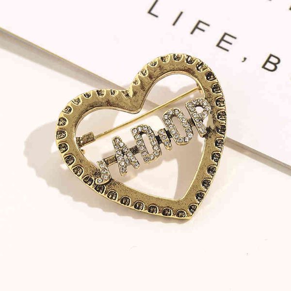 

2022 jewelry new female pin brooch accessories small fragrance peach heart letter brooch, Gray