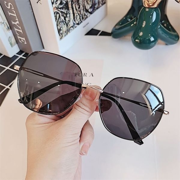 

sun glass eyewear new version irregular large frame polarized sunglasses women's round face thin fashion gradient sunglasses with cases, White;black