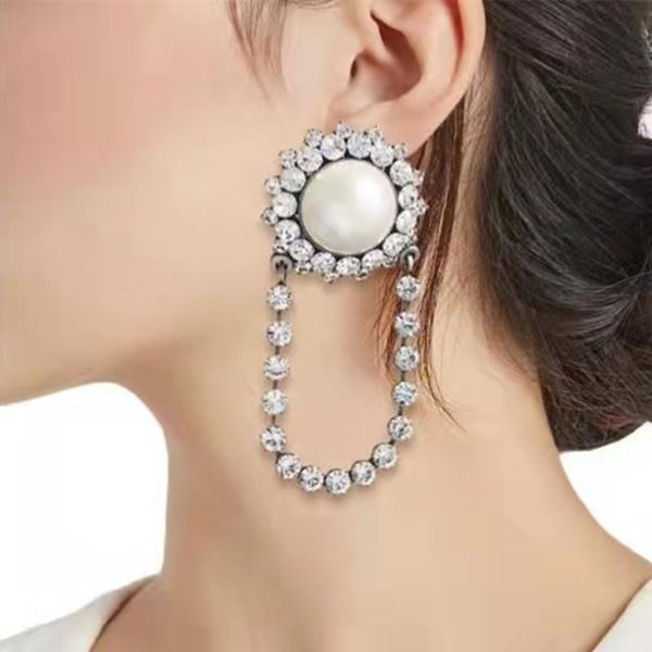 Lampadario pendente di marca strass lucido con orecchini di perle per gioielli da donna Accessori di lusso per ragazze. Ciondola