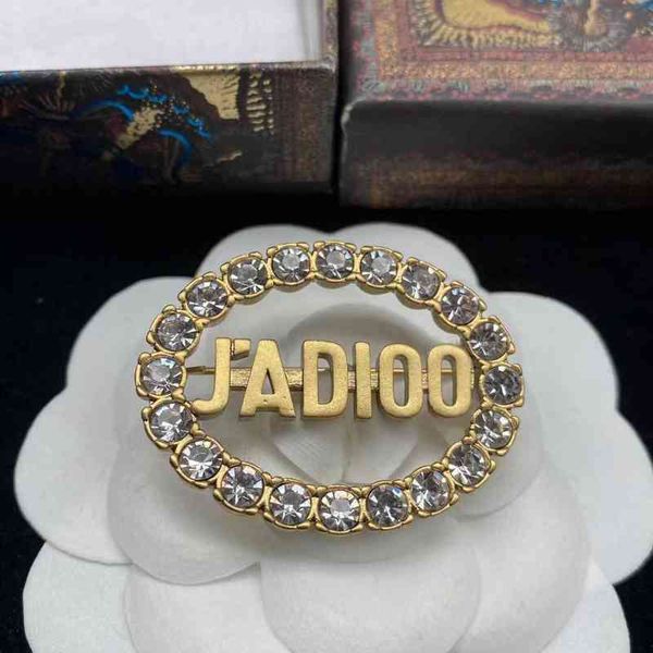 

factory outlet classic letter brooch women's used net red diamond brooch, Gray