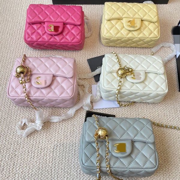 

bags of lambskin can be driven by both tall small people. small golden ball 17cm