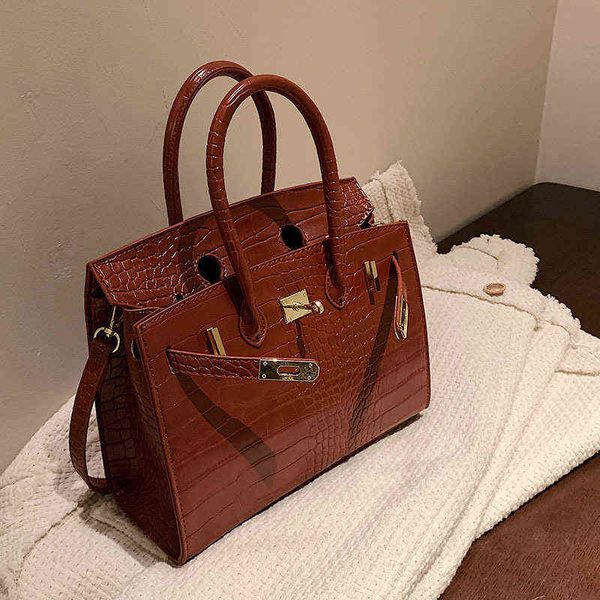 

portable bag women's new fashion versatile minority design messenger large capacity fashion