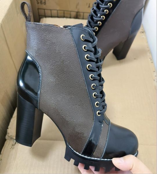 

women star trail ankle boots side zipper letter flower printed booties designer lady lace chunky heel rubber outsole leather boot elegant lu, Black