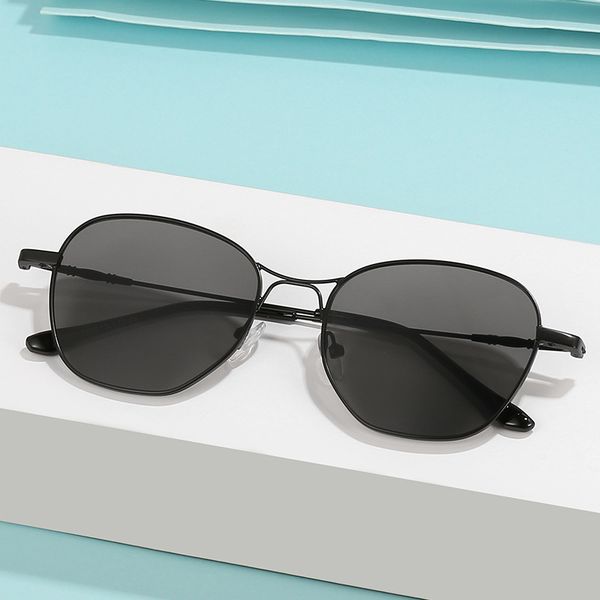 

2022 women's sunglasses simple frame travel fashion sunglasses, White;black