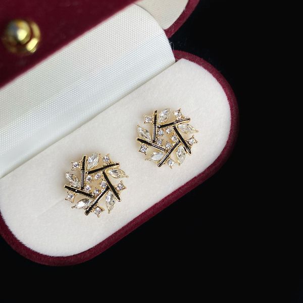 

2022 new korean version of zircon cross petal stud irregular net celebrity temperament earrings fashion all-match earrings, Golden;silver