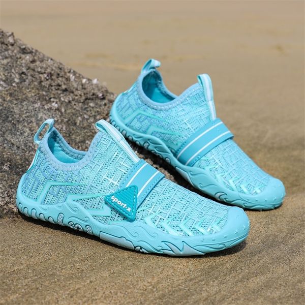 Sapatos de água leves para crianças Sapatos de seca rápida menina menina Aqua Sapatos Aqua Sapateiros de natação descalços do mar Sênis de praia 220610
