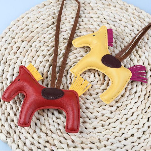 Schlüsselanhänger mit Pferdequasten, PU-Leder, Pony-Designer-Schlüsselanhänger, 16 Farben, modische Tier-Schlüsselanhänger, hohe Cartoon-Dekoration für Tasche, Handtasche, Rucksack, niedliche Schlüsselanhänger