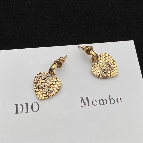 

jewelry online 2022 lingge heart letter female star rhinestone fashion earrings, Golden
