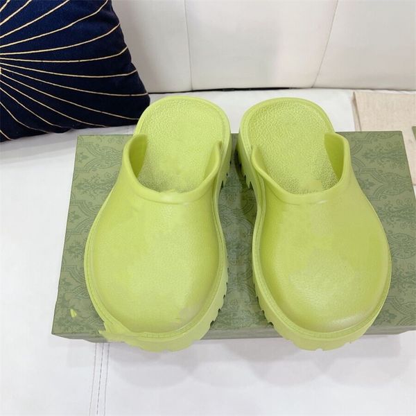 

the latest dongdong high-end slippers in 2022, with high ex factory price, flat bottom punching and carved design, and comfortable feet. thi, Black