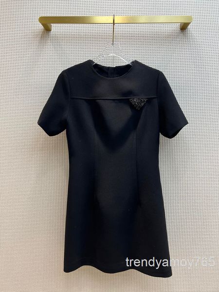 

casual dresses a-shaped short sleeved dress with simple temperament, heavy industry triangle nail beads, slim fit, medium skirt, high-end in, Black;gray