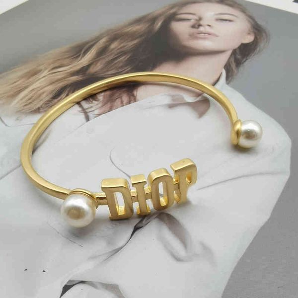 

2022 factory wholesale new di home advanced sense pearl bracelet simple opening adjustable women's light luxury style mhdx, Black