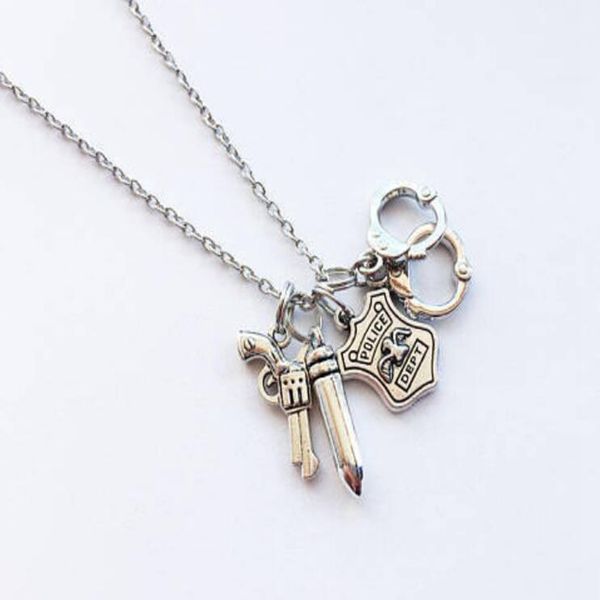 

new creative pistol handcuffs necklace pendant badge emblem souvenir holiday gift key ring man woman punk hip hop gift bijoux, Silver