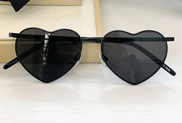 Gafas de sol con forma de corazón de diseñador para mujer, lentes de color gris oscuro y negro, gafas de sol de moda para hombre con caja