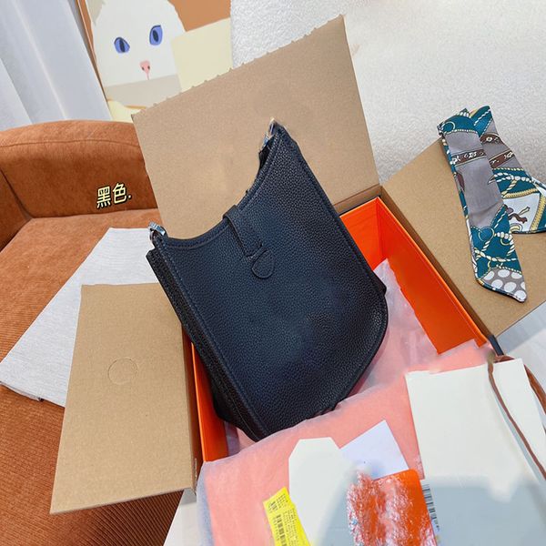 

2022 new womens bags niche design casual bucket tote bag one shoulder diagonal bag