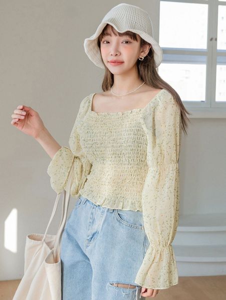 

dazy ditsy floral square neck flounce sleeve shirred blouse y2b7#, White