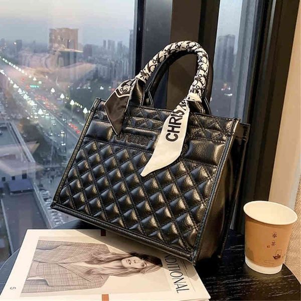 

2022 factory wholesale new high sense large capacity bag women's autumn and winter fashion atmosphere handbag net red versatile tote ba