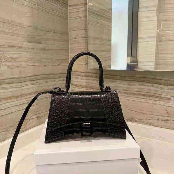 

2022 summer b's hourglass bag calfskin messenger one shoulder portable european and american style fashion high sense foreign