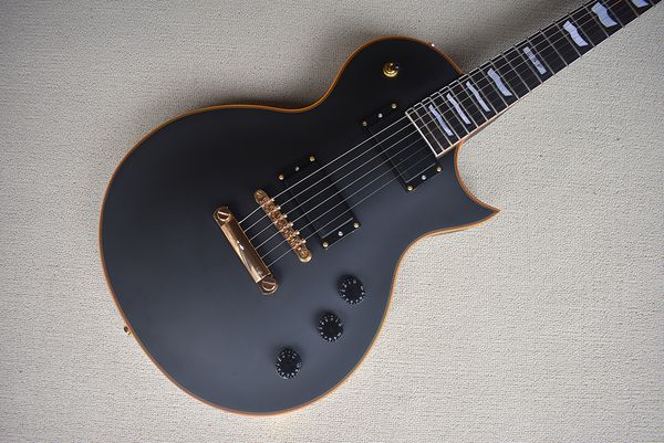 Chitarra elettrica nera opaca personalizzata di fabbrica con rilegatura gialla e hardware al collo in oro Bianco Pearl Fret Intarsio tastiera in palissandro pickup attivi Può essere personalizzato