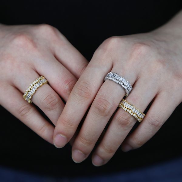 Anello a cuore nuovo arrivato con anello da dito alla moda pavimentato in zirconi cubici irregolari con placcato in oro per gioielli da sposa alla moda da donna