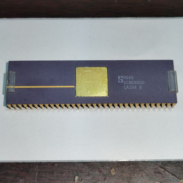 SCN68000, SCN68000CAI64 Gold-Chiip-Komponenten für integrierte Schaltkreise, RISC-Mikroprozessor-IC, MOS, AUCDIP-64, Dual-Inline-64-Pin-Dip-Keramikgehäuse, 68000. CDIP64-Pins