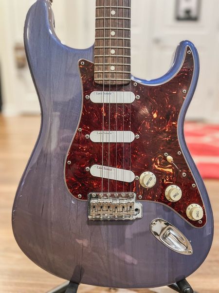 

the paul blk electric guitar