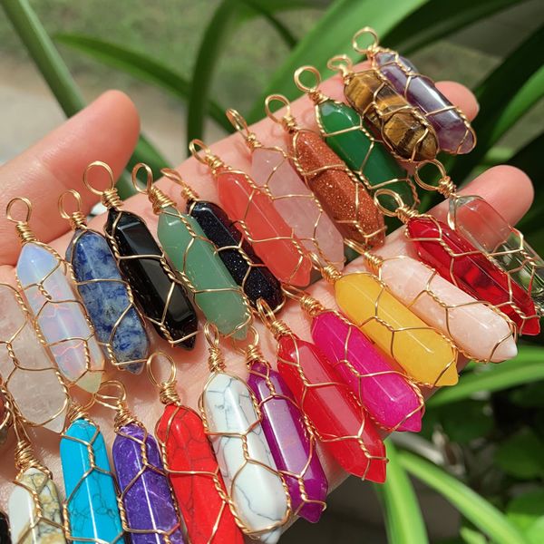 Natural Crystal Stone Reiki Chakra Encantos Gold Wire Envoltório Multicolor Rose Quartzo Roxo Ametista Bullet Point Hexagonal Pendulum