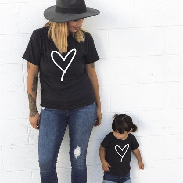 

1pcs mommy and me heart print matching t shirt mom and son daughter family clothes ies mama and kids family look outfits 220531, Blue