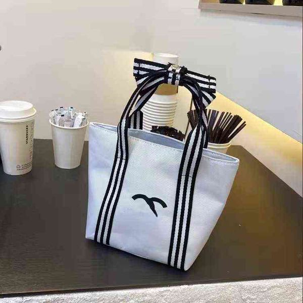 

2022 fashion new designer shopping bag bow tote underarm coloured strip medieval tote canvas bag bags handbags women g220418