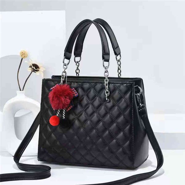 

2022 new trendy korean women's single shoulder messenger bag xiaoxiangfeng lingge princess dai handbag luxury designer