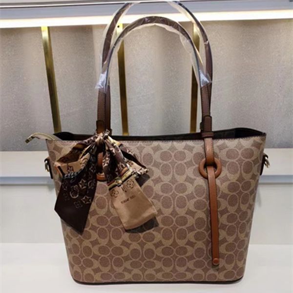 

new designer bags tote women's large capacity commuter 2022 fashion portable one shoulder canvas