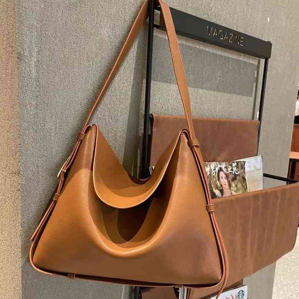 

leather triangle large underarm bag 2021 new style solid color trendy temperament shoulder messenger magnetic buckle bag female g220421