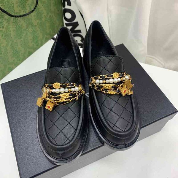 

dress shoes in the early spring of , family c xiaoxiangfeng lefu shoes have lingge pearl chain with thick bottom and one foot on lucky, Black