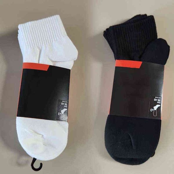 

men socks women cotton classic ankle letter breathable black and white mixing football basketball sports sock 02