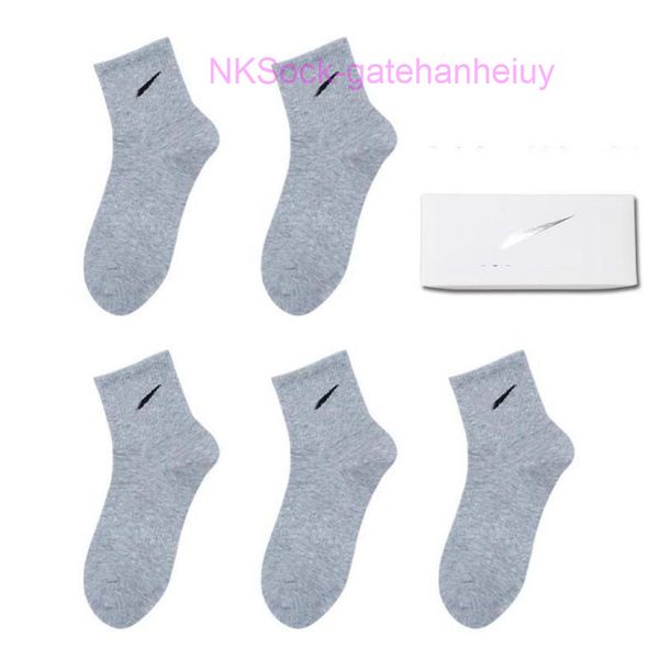 

fashion classic men's socks gift box stockings hook brand black white gray medium tube sports cotton sweat absorbing sock men women lux