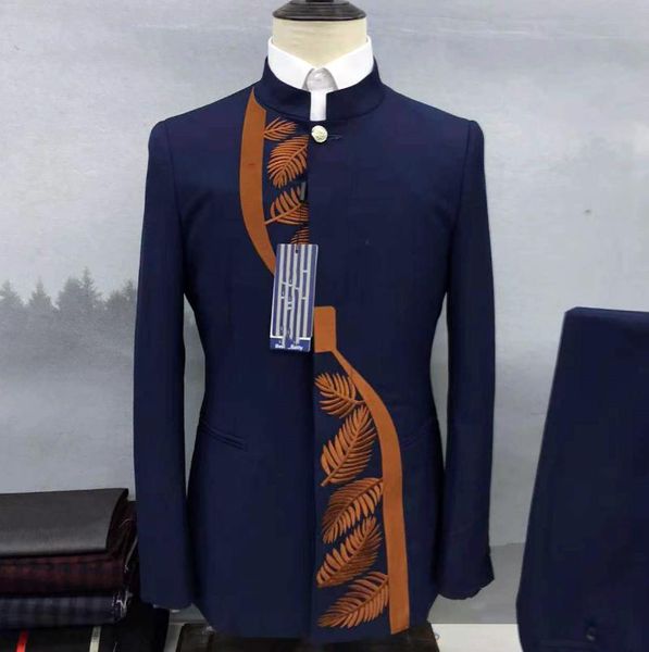 Abiti da uomo Blazer Ricamo personalizzato Uomo Blu navy Colletto alla coreana Zhongshan Decorazione Corpo Tempo libero Gioventù Ricamato Matrimonio cinese Uomo