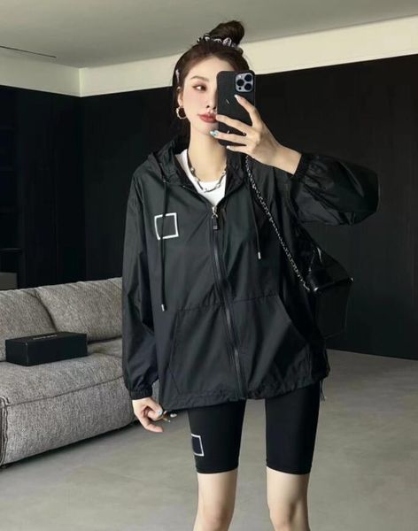 

2022 new fashion womens jacket designer high-end men and women suntan clothing c letter decorative luxury hooded jacket, Black;brown