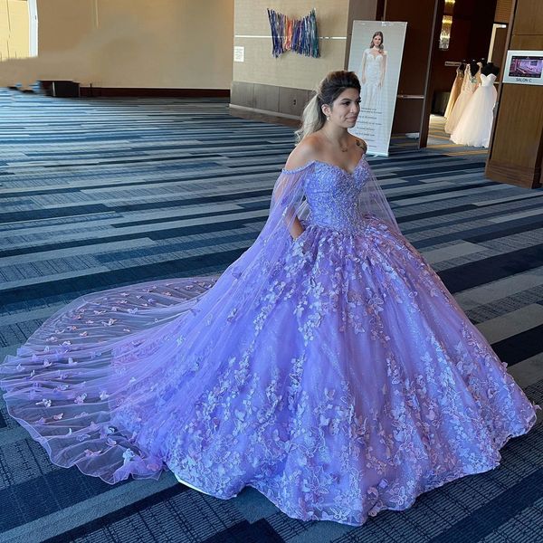 Abiti Quinceanera a farfalla con applicazioni lilla lavanda con maniche Mantella con spalle scoperte Corsetto con lacci Prom Sweet 15 Vestito da ragazza