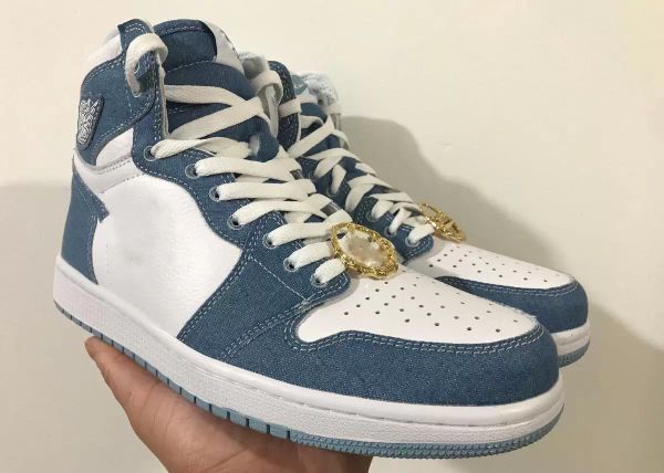 

2022 release authentic 1 high og wmns denim shoes white worn blue metallic gold men women outdoor sports sneakers with box dm9036-104 1top
