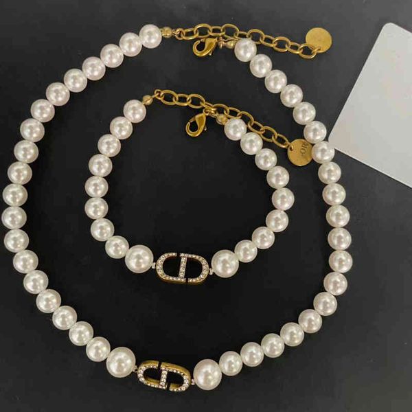 

new letter pearl earrings classic net red same old necklace bracelet set, Silver