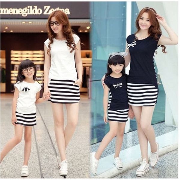 Mommy and Me Dress Family Fashion Summer Set Abbigliamento per Mother Daughter Stripe Gonna sportiva Set Matching Mother Daughter outfi 220531