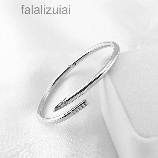 

designer carti er fashion engagement bangle couple bracelets men women lovers nail jewelry bracelet gift party titanium steel gold plated ne, Silver