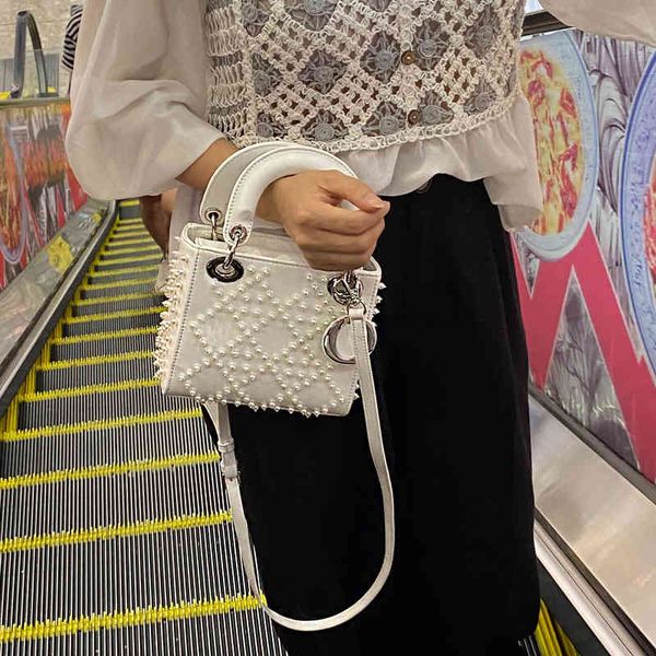 

women's fashion personality trend brand bag wholesale the same is beaded and texture single shoulder pattern msenger handbag
