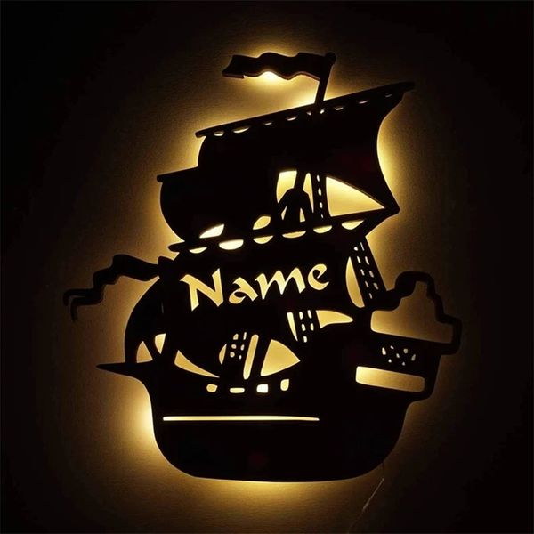 Nome da parede led de navio pirata LED Nome personalizado para meninos filhos Decoração do quarto interior Lâmpada noturna de madeira personalizada 220623