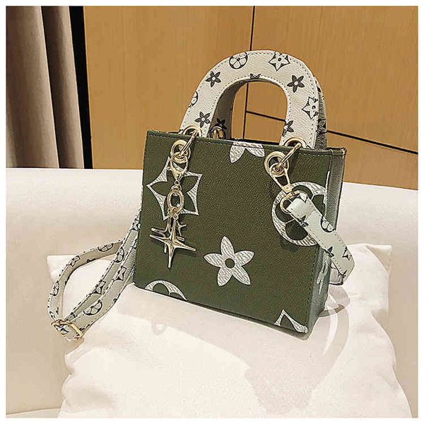 

factory outlet satchel lightweight women's 2022 autumn new net red one shoulder fashion versatile large capacity small square bag