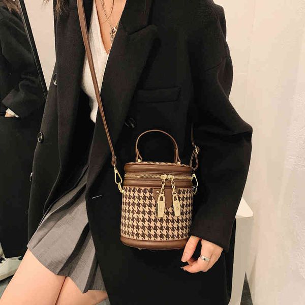 

handbags 70% off popular bag new autumn hand-held sling one shoulder women's bag messenger versatile lattice bucket purses