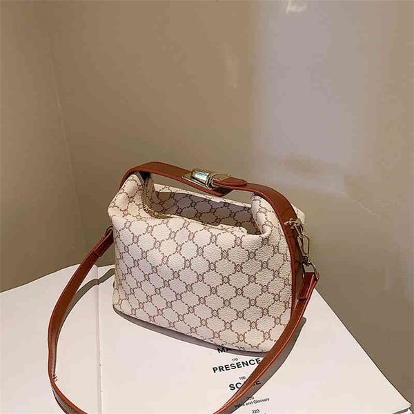 

classic old flower hand-held tofu bag women's bag 2022 autumn and winter new fashion ins single shoulder messenger small square bag 50%