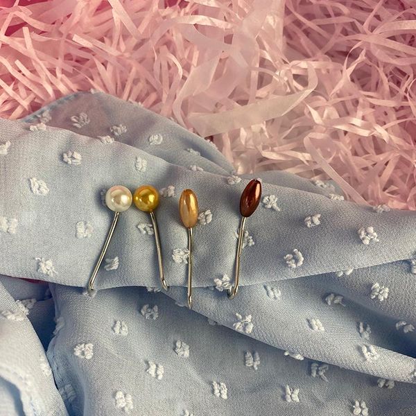 Pins Broschen 12 teile/los Großhandel Runde Form Perlen Muslimische Frauen Schal Schal Dame Schals Hijab Clips Perle Brosche PinPins