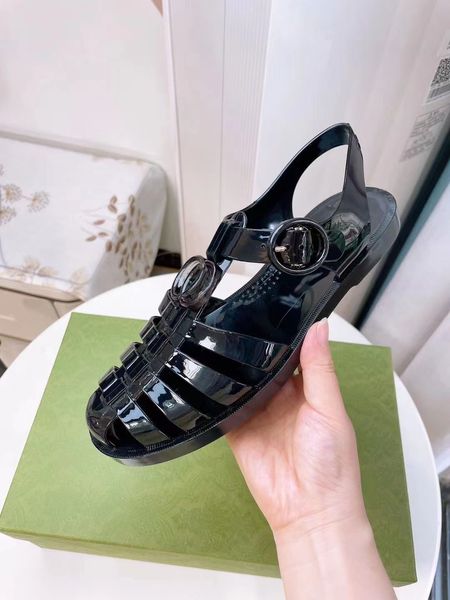 2022 Novo estilo europeu de estilo feminino feminino sandálias PVC Clear Shoes Fashion Slippers Round Button Decoration Roman Tito Transparent Color Girls Sandals
