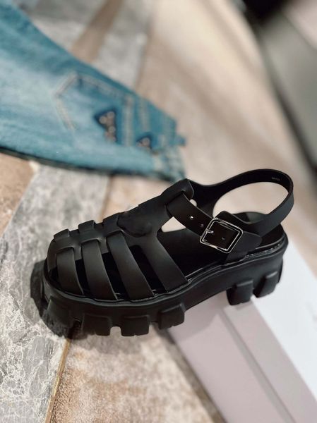 

2022 summer women's designer roman sandals good quality thick soled luxury sandal, Black