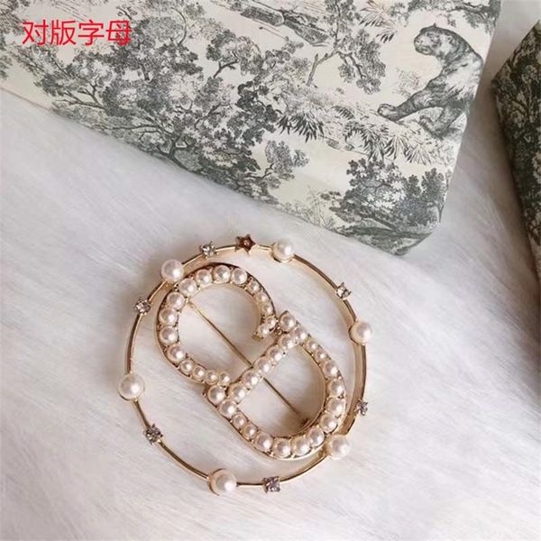 

fine high version pearl letter brooch female light luxury decorative pin, Gray